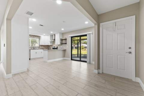 1431 SE Colchester Circle, Port St. Lucie FL - photo 7 of 32