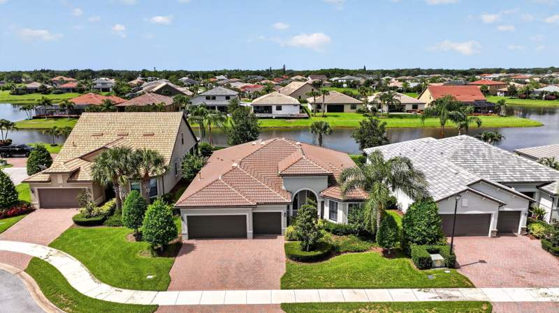 3 bedroom Single Family Residence at 604 SE Monteiro Drive, Veranda Plat No 4 Veranda Gardens West Phase 2, Port St. Lucie — photo 3