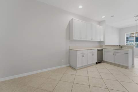 126 Lancaster Road, Boynton Beach FL - photo 8 of 43