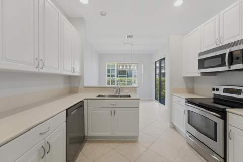 126 Lancaster Road, Boynton Beach FL - photo 6 of 43