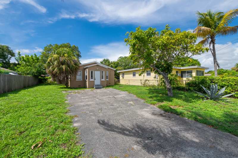 2 bedroom Single Family Residence at 649 W 10th Street, Inlet City, Riviera Beach — photo 1