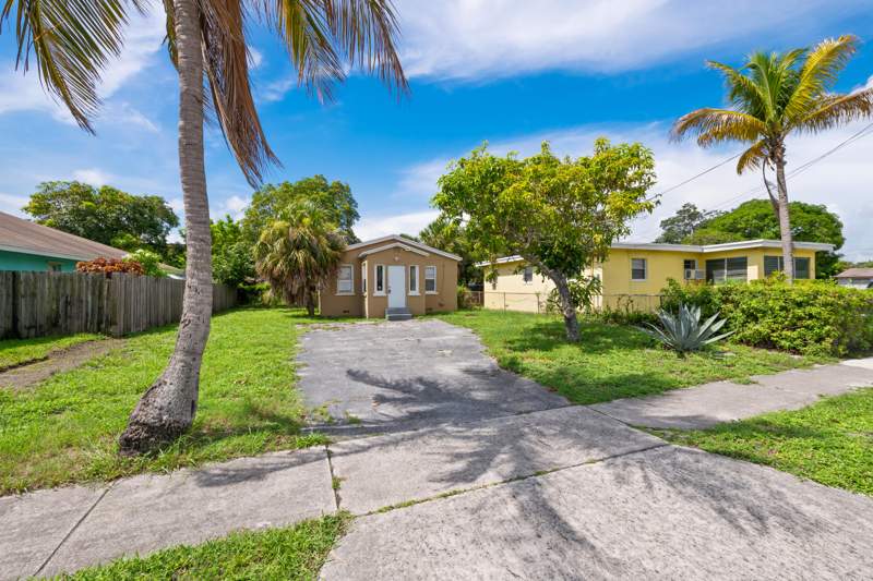 2 bedroom Single Family Residence at 649 W 10th Street, Inlet City, Riviera Beach — photo 2