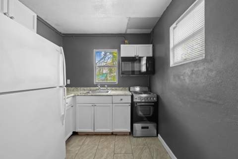 649 W 10th Street, Riviera Beach FL - photo 8 of 15