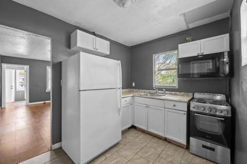 649 W 10th Street, Riviera Beach FL - photo 9 of 15