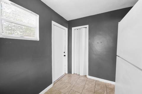 649 W 10th Street, Riviera Beach FL - photo 10 of 15