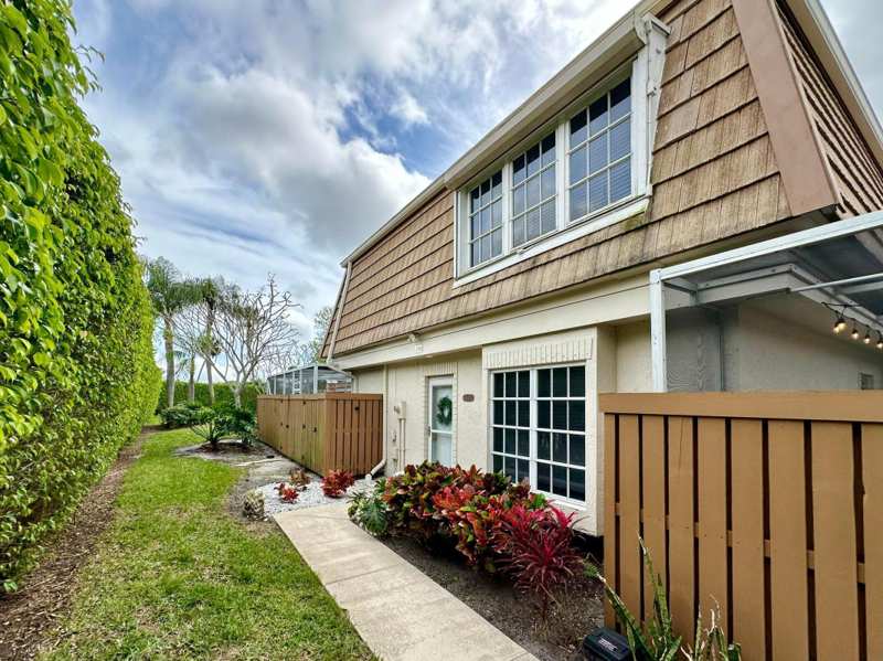 3 bedroom Townhouse at 11551 Winchester Drive, Winchester Court, Palm Beach Gardens — photo 1