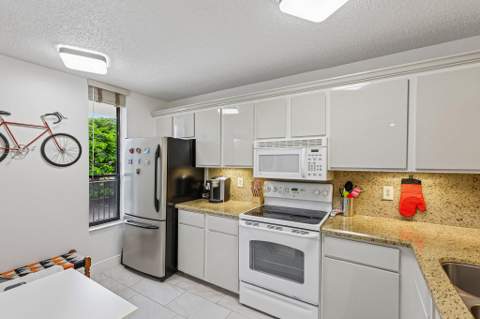 5718 Coral Lake Drive #206, Margate FL - photo 19 of 31