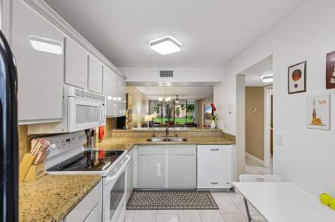 5718 Coral Lake Drive #206, Margate FL - photo 11 of 31