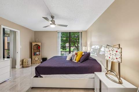 5718 Coral Lake Drive #206, Margate FL - photo 15 of 31