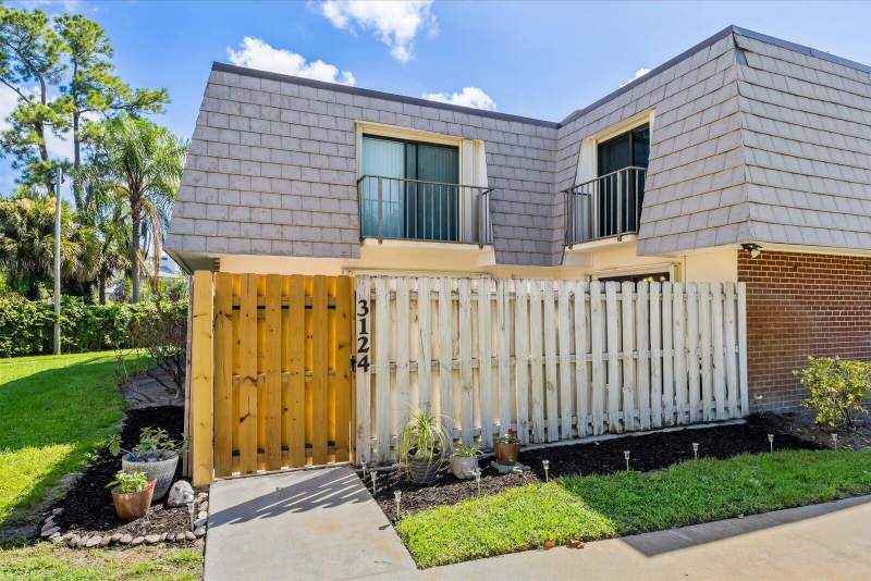 2 bedroom Townhouse at 3124 SE Brook Street, Brook Villas, Stuart — photo 2