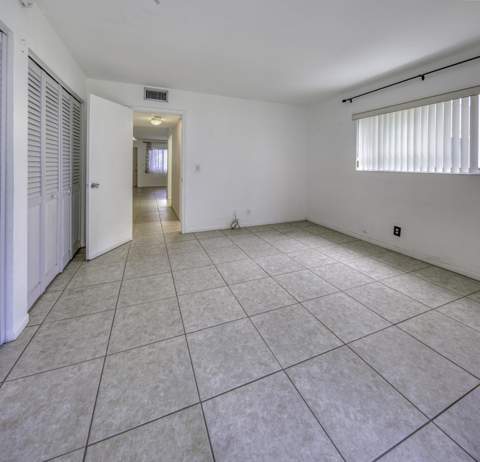 3240 Lake Osborne Drive #109, Lake Worth Beach FL - photo 14 of 20