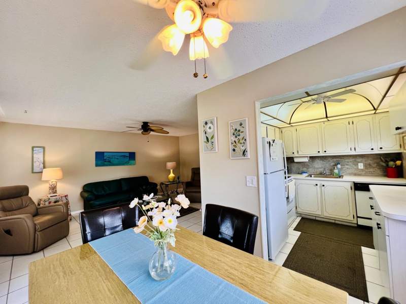 2 bedroom Condominium at 437 Chatham U, Century Village - Chatham Condos, West Palm Beach — photo 3