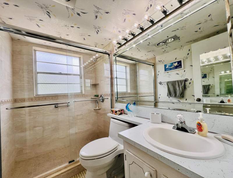 2 bedroom Condominium at 437 Chatham U, Century Village - Chatham Condos, West Palm Beach — photo 5