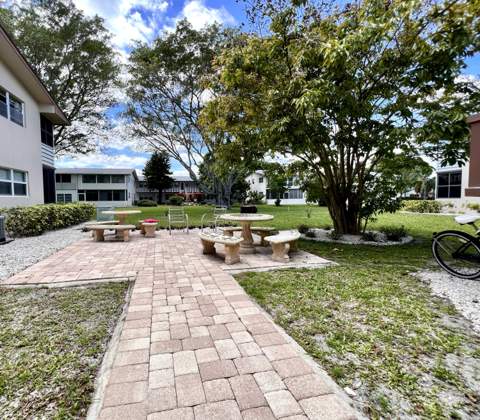 437 Chatham U, West Palm Beach FL - photo 11 of 16