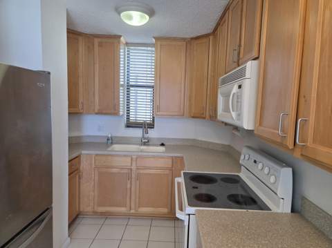 1000 S Ocean Boulevard #9J, Pompano Beach FL - photo 7 of 32