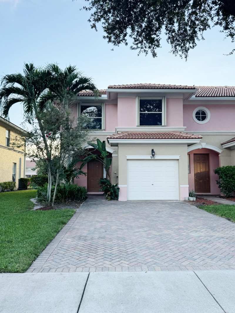 3 bedroom Townhouse at 911 Seminole Palms Drive, Seminole Palms, Greenacres — photo 1