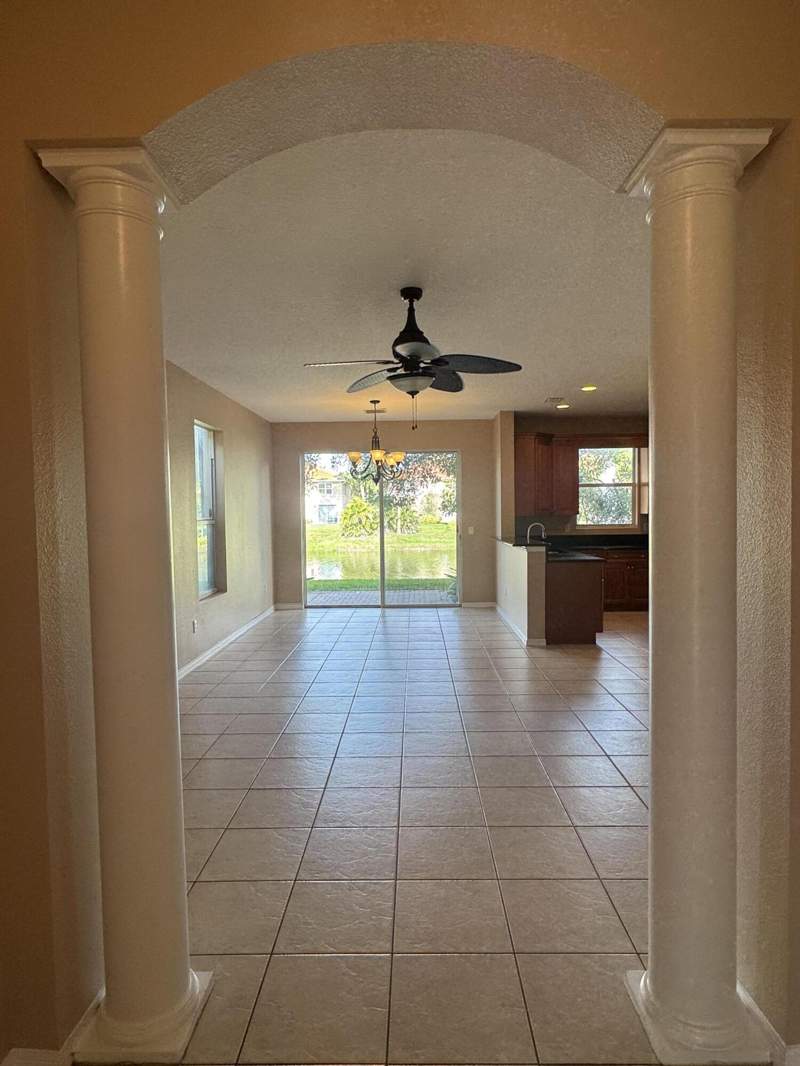 3 bedroom Townhouse at 911 Seminole Palms Drive, Seminole Palms, Greenacres — photo 2