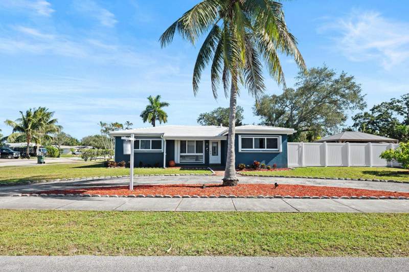 3 bedroom Single Family Residence at 1900 SW 33rd Avenue, Riverland Village Sec 1-Replat, Fort Lauderdale — photo 2