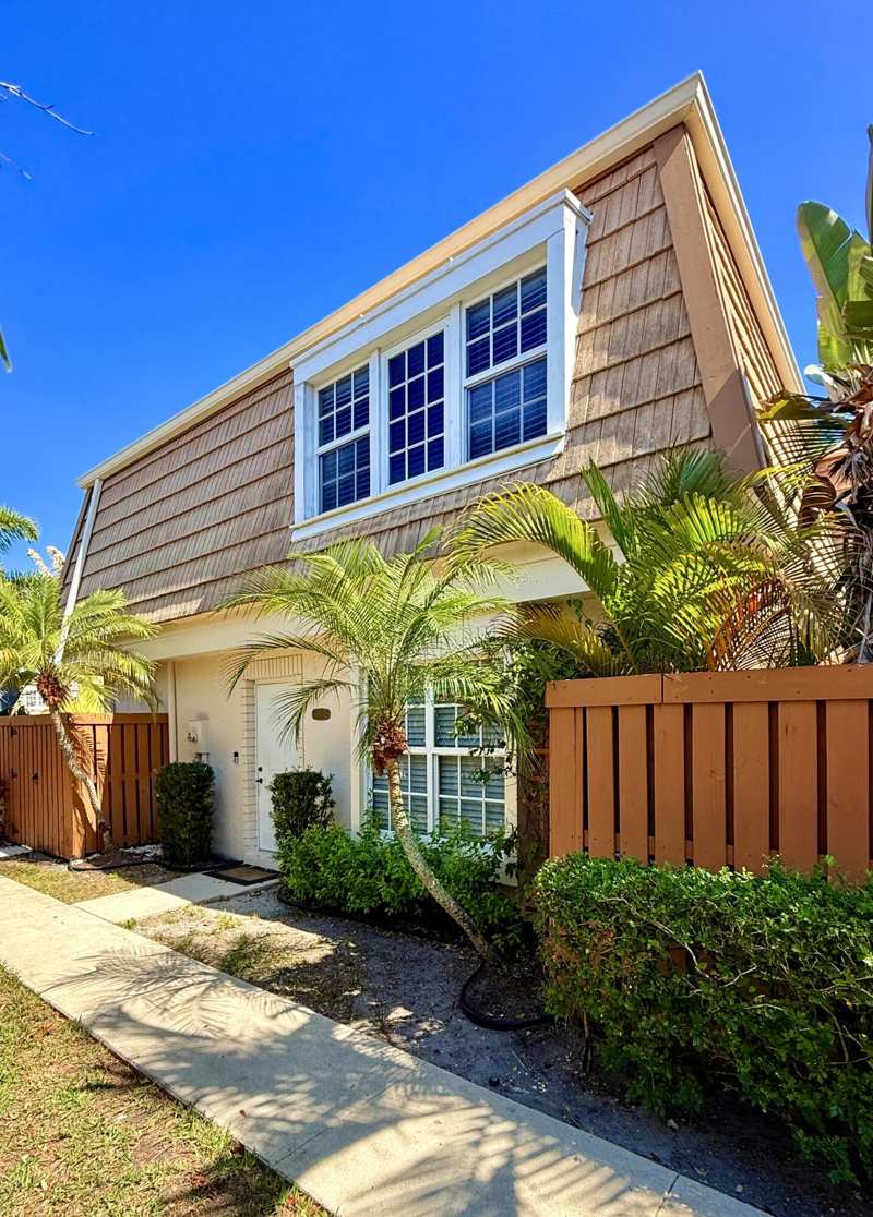3 bedroom Townhouse at 11584 Winchester Drive, Winchester Court, Palm Beach Gardens — photo 1