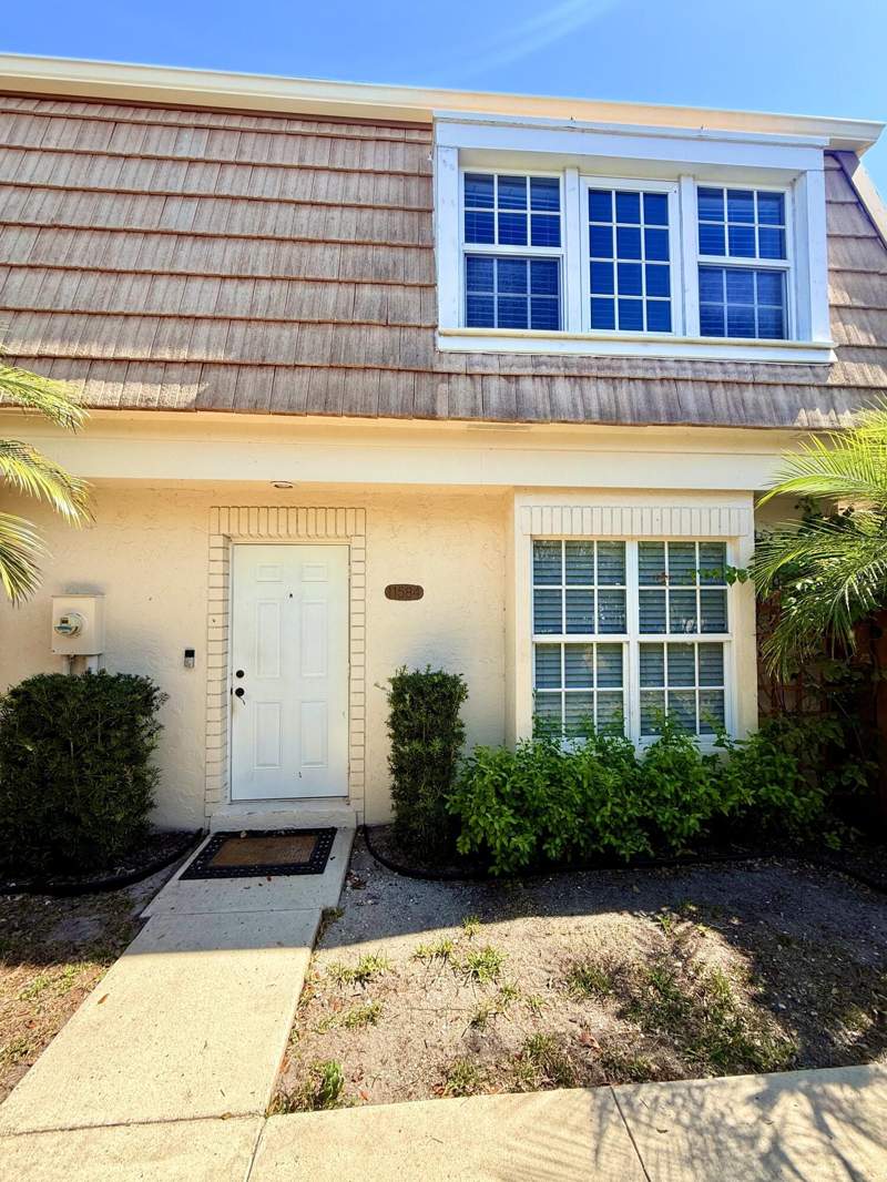 3 bedroom Townhouse at 11584 Winchester Drive, Winchester Court, Palm Beach Gardens — photo 3