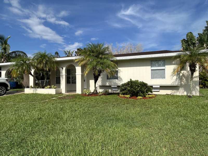 3 bedroom Single Family Residence at 884 SE Solaz Avenue, River Park Unit 7, Port St. Lucie — photo 1