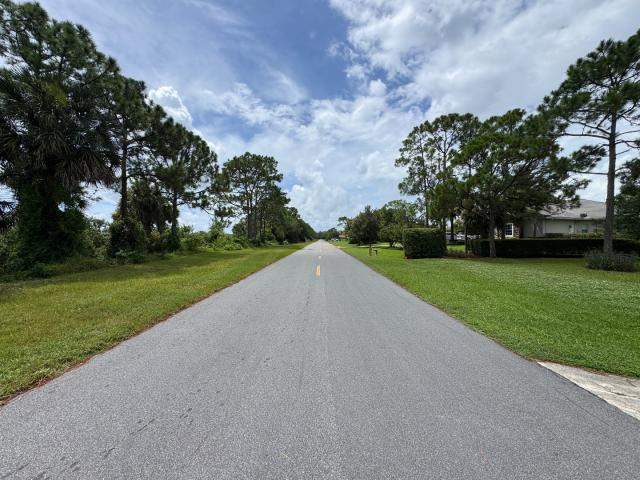 4 bedroom Single Family Residence at 18554 SE Old Trail Drive, Old Trail Pud, Jupiter — photo 3