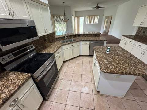18554 SE Old Trail Drive, Jupiter FL - photo 7 of 17