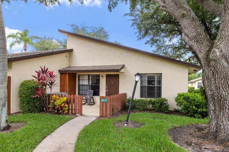 2 bedroom Villa at 8019 SE Villa Circle, Villas Of Hobe Sound Condo, Hobe Sound — photo 1