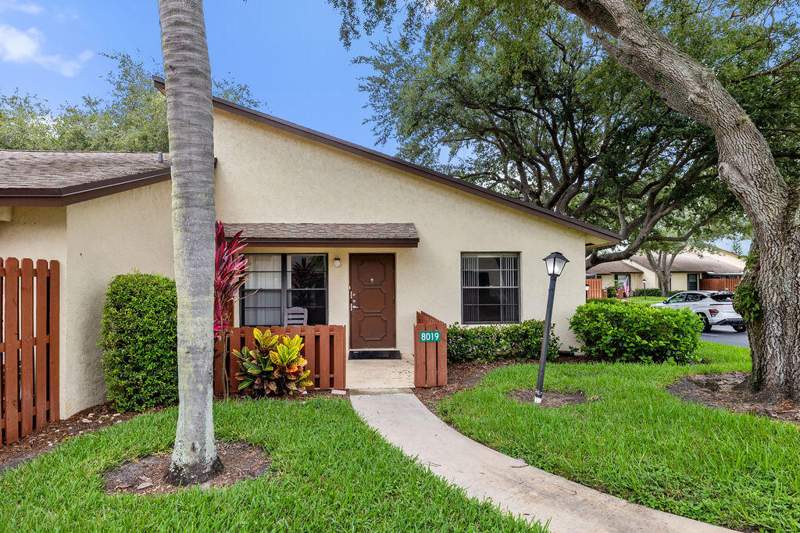 2 bedroom Villa at 8019 SE Villa Circle, Villas Of Hobe Sound Condo, Hobe Sound — photo 2