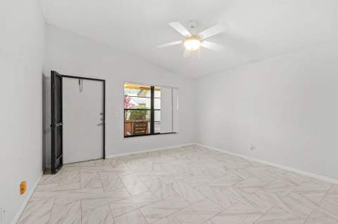 8019 SE Villa Circle, Hobe Sound FL - photo 11 of 40