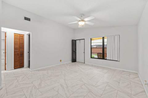 8019 SE Villa Circle, Hobe Sound FL - photo 12 of 40