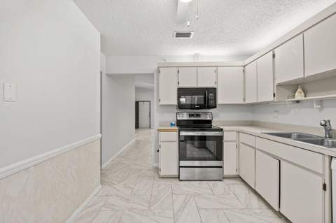 8019 SE Villa Circle, Hobe Sound FL - photo 6 of 40