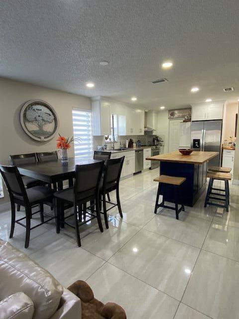 1701 Woodbridge Lakes Circle, West Palm Beach FL - photo 6 of 23