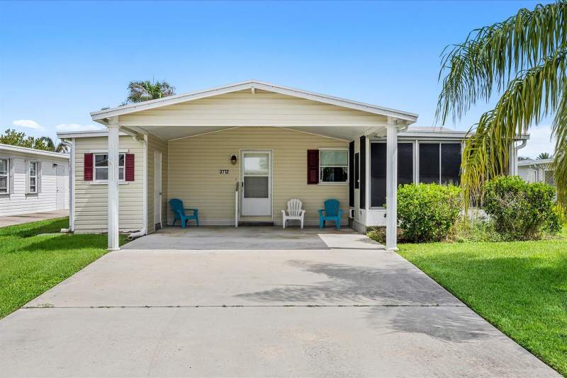 2 bedroom Manufactured Home at 3712 Crabapple Drive, Savanna Club Plat Phase Three, Port St. Lucie — photo 2