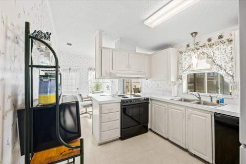 3712 Crabapple Drive, Port St. Lucie FL - photo 10 of 49