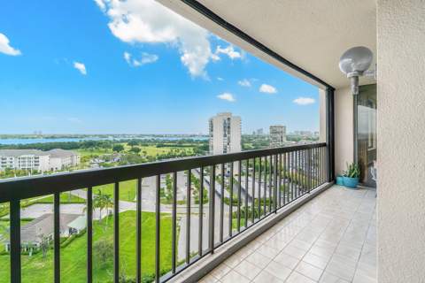 2450 Presidential Way #1606, West Palm Beach FL - photo 24 of 47