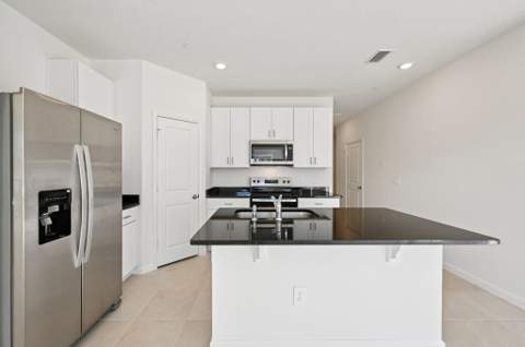 654 Salisbury Circle, Fort Pierce FL - photo 8 of 16