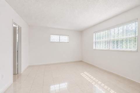 1025 SE 4th Avenue #101, Dania Beach FL - photo 13 of 21