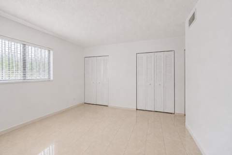 1025 SE 4th Avenue #101, Dania Beach FL - photo 14 of 21