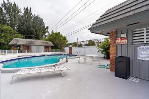 415 Pine Tree Court #16, Atlantis FL - photo 19 of 20