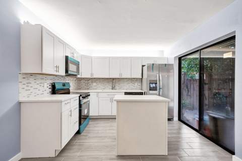 736 NW 98th Circle, Plantation FL - photo 9 of 38