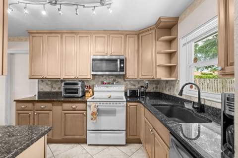 3409 Wry, Lake Worth FL - photo 13 of 35