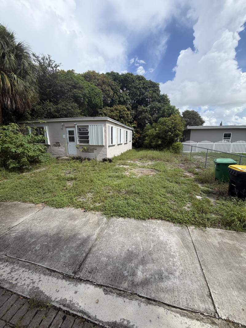 3 bedroom Single Family Residence at 708 SW 7th Terrace, College Tract, Dania Beach — photo 3