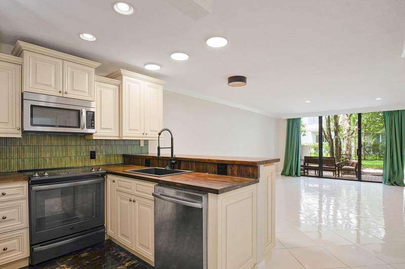 2 bedroom Condominium at 4381 Trevi Court #107, Fountains Of Palm Beach Condo 2, Lake Worth — photo 2
