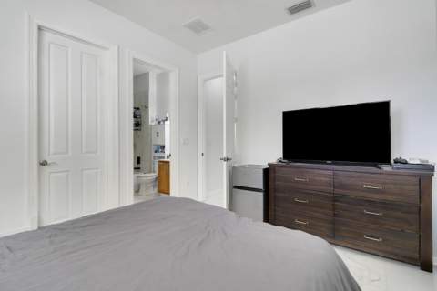 880 Millbrae Court #3, West Palm Beach FL - photo 20 of 47