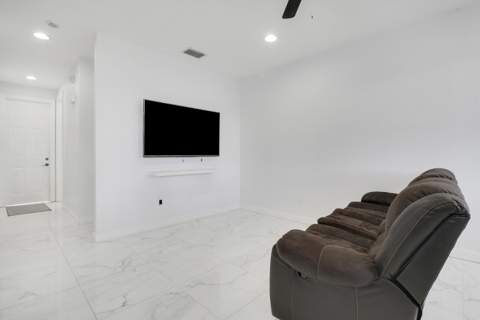 880 Millbrae Court #3, West Palm Beach FL - photo 10 of 47