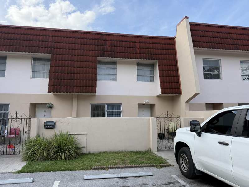3 bedroom Townhouse at 4136 Inverrary Drive #15C, Manors Townhouse 14-15 Condo, Lauderhill — photo 1