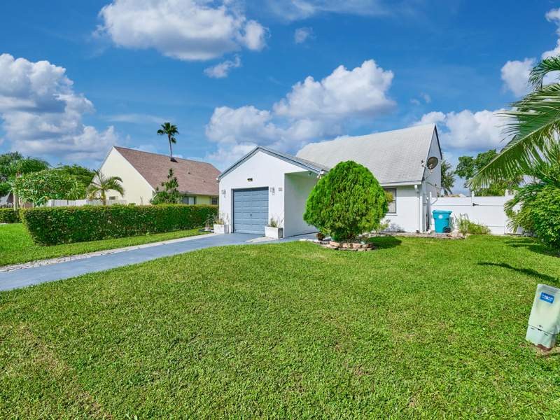 4 bedroom Single Family Residence at 57 Peachtree Place, Lakes Of Tara Unit 1, Boynton Beach — photo 3
