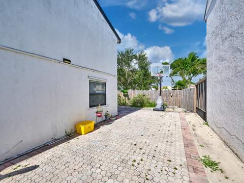 57 Peachtree Place, Boynton Beach FL - photo 7 of 44