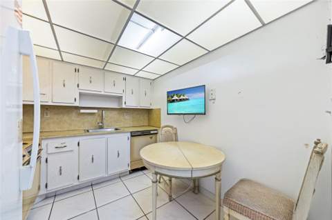 600 Three Islands Boulevard #301, Hallandale Beach FL - photo 10 of 22